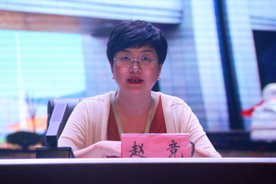 弦歌不輟育桃李，奮楫揚(yáng)帆啟新程 湖南幼專2025級(jí)新生開(kāi)啟人工智能應(yīng)用軟件學(xué)習(xí)之旅